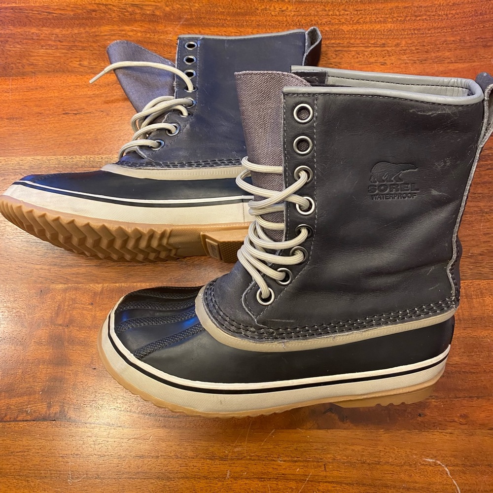 SOREL Snow Boot - Youth Size 6 - Black